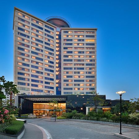 Kochi Marriott Hotel Kültér fotó The hotel in 2016