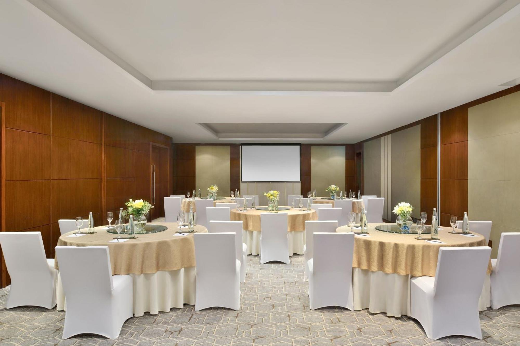 Kochi Marriott Hotel Kültér fotó Meeting room