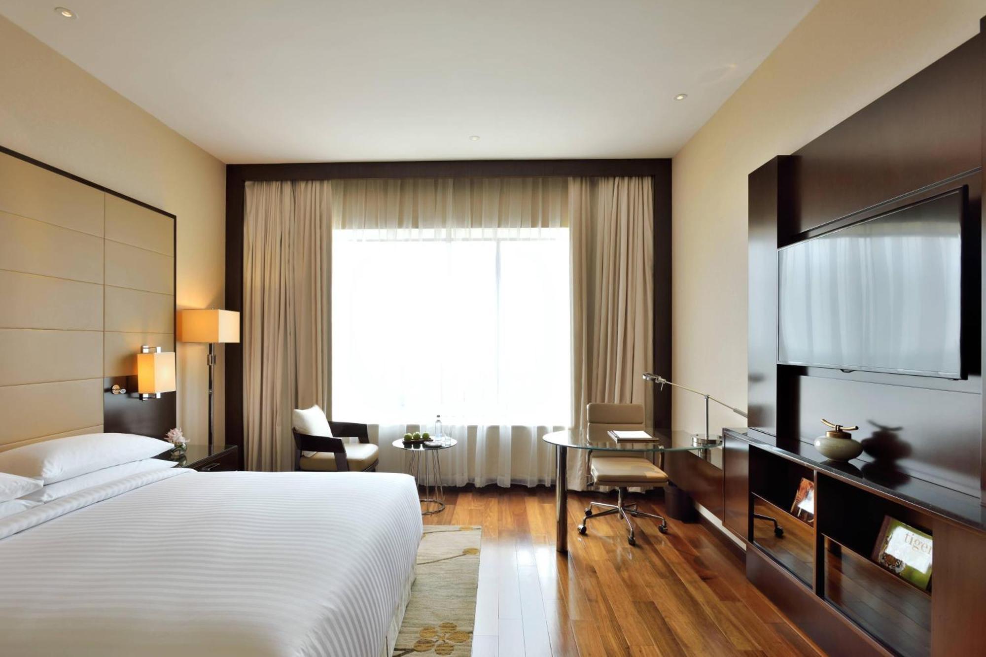 Kochi Marriott Hotel Kültér fotó A room at the Taj Bengal