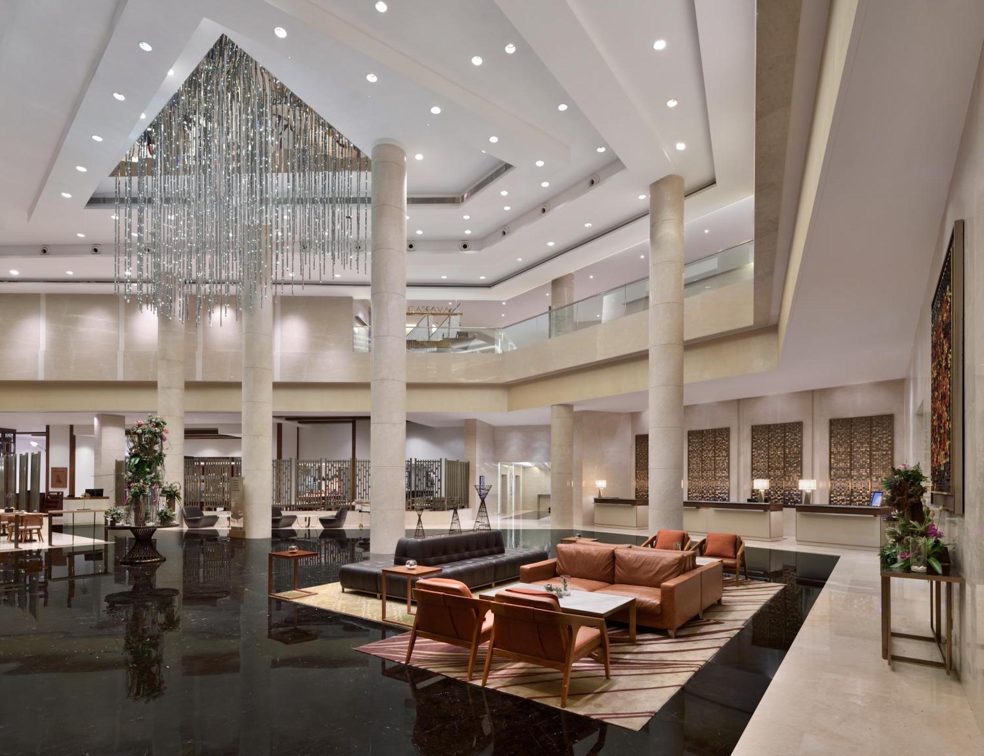 Kochi Marriott Hotel Kültér fotó Lobby