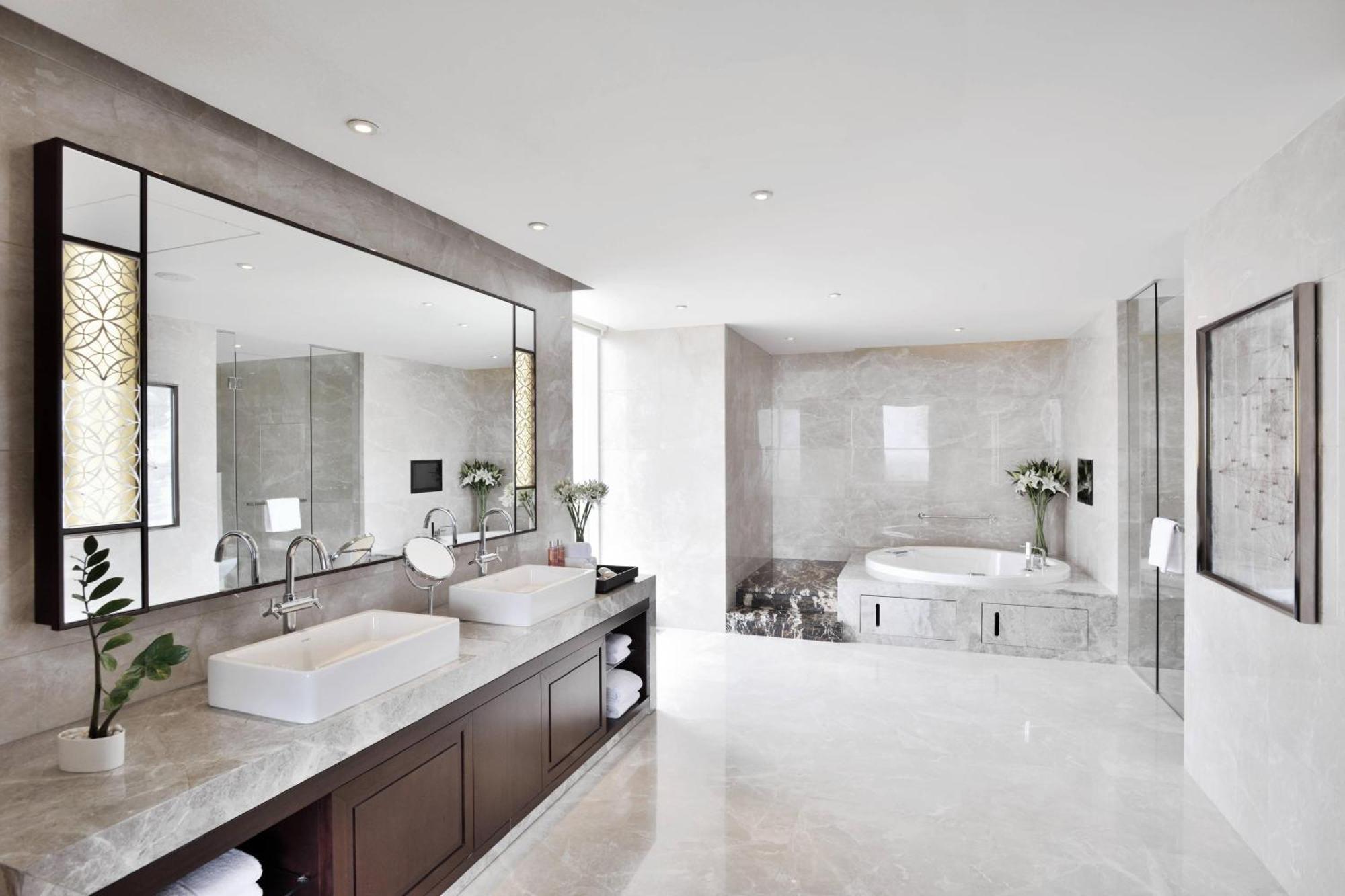 Kochi Marriott Hotel Kültér fotó Bathroom